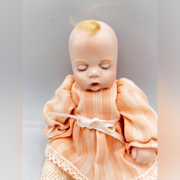 VTG 6" Caucasian Sugar Lump Porcelain Sleeping Baby Doll- Boots Tyner 1990's - Picture 4 of 11